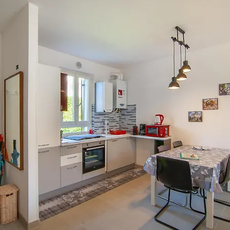 Apartment San Zeno Vicino Centrolago Parcheggio *