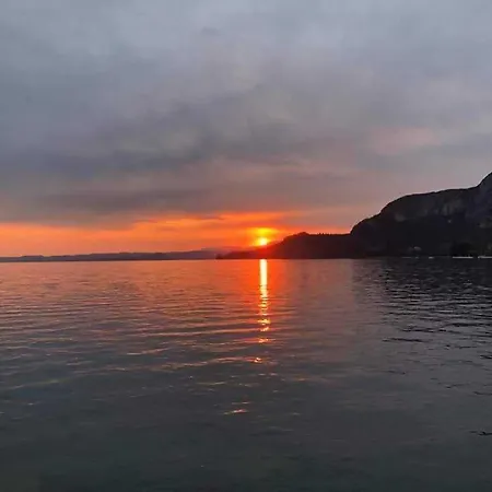 San Zeno - Vicino Centro,lago Parcheggio アパート *