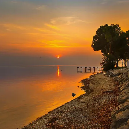 San Zeno - Vicino Centro,lago Parcheggio Bardolino